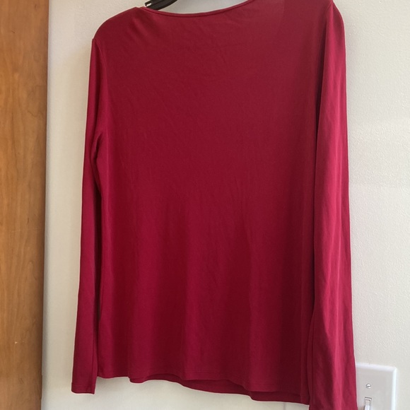 100% silk crepe stretch shirt. Small. Fabric is amazing. - Picture 4 of 6